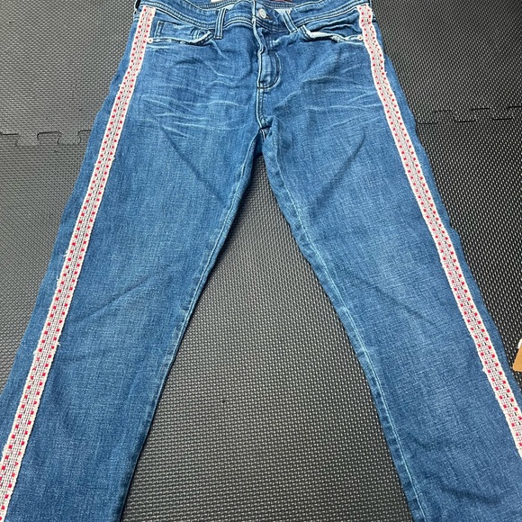 Pilcro embroidered leg Jeans size 29 - Picture 2 of 7